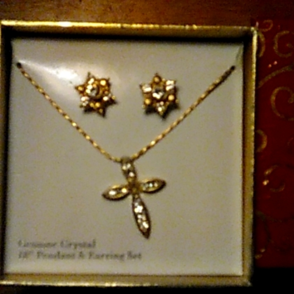 Genuine crystal 18" pendant and earring set.